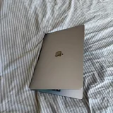 iPhone 12 Pro, MacBook Air M1 9