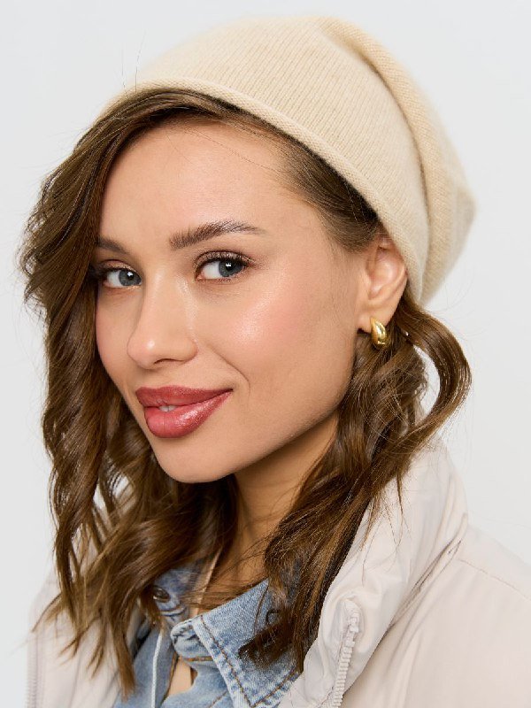 Бежевая кашемировая шапка