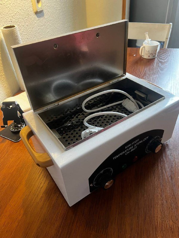 Сухожаровой стерилизатор CH-360T для маникюрных инструментов