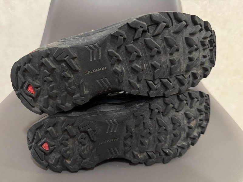 Офисное кресло, стол, лампа IKEA, стулья, кофемашина Nespresso, ботинки Salomon, фильтр Xiaomi, столик, аэрогриль 7