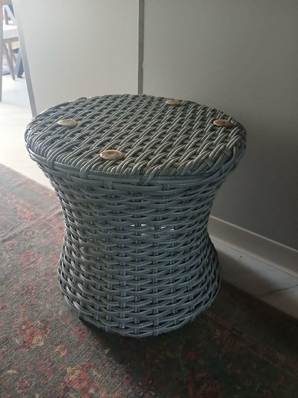 Плетёный декоративный столик 2