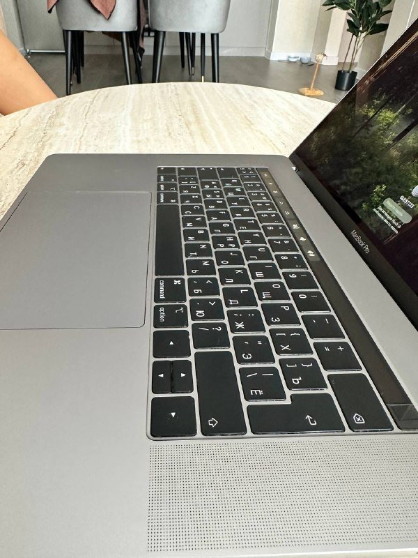 MacBook Pro 15 с Radeon pro 555x 257Гб 2