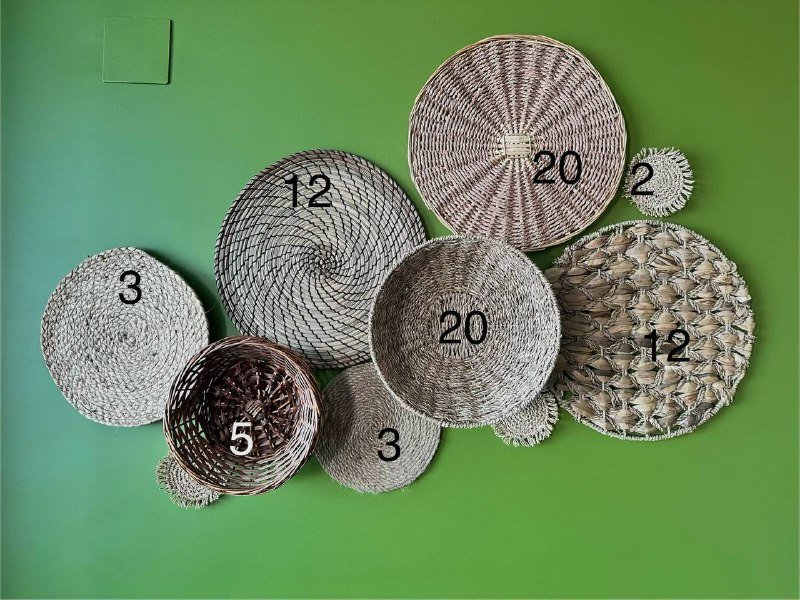 Плетёные подставки под стаканы, тарелки и корзинки как панно