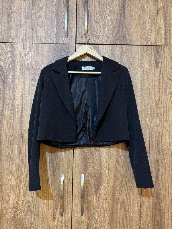 Короткий пиджак размер M