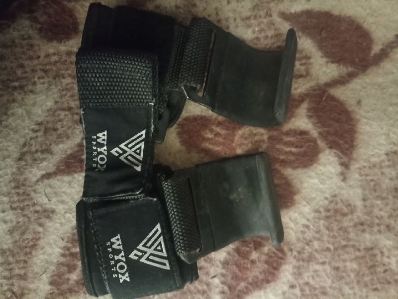 Deadlift wrist strap claw hooks 2