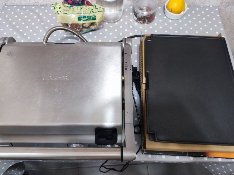 Электрогриль Bork G802 с термощупом и сменными панелями 2