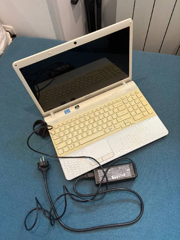 Ноутбук Sony VAIO PCG-71812V 1