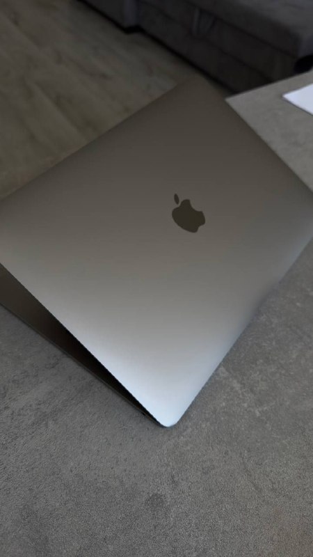 MacBook Pro 2017, Intel i5, 8GB RAM, 2K Retina 3