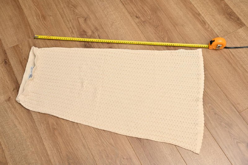 Женские джинсы Levi’s, юбка Zara, пиджак NAKD, мужские джинсы Levi’s, мужское пальто Zara 3