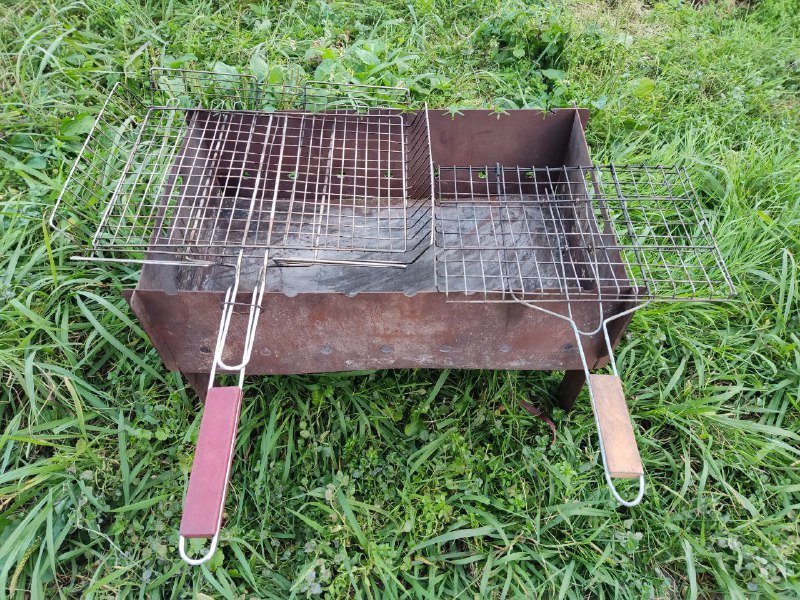 Мангал с решётками из толстого металла 3