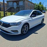 Volkswagen Jetta R-Line 2