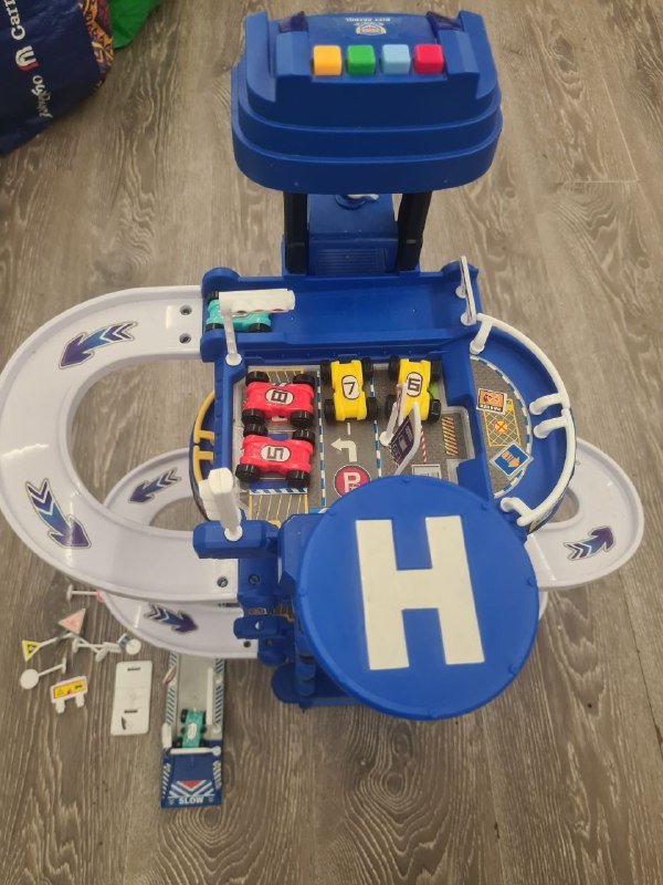 Гараж трасса с лифтом и машинками на батарейках