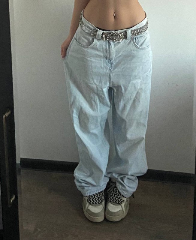 bag, t shirt, Zara blue jeans 6