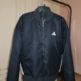Куртки Calvin Klein, Levi’s и Adidas 10