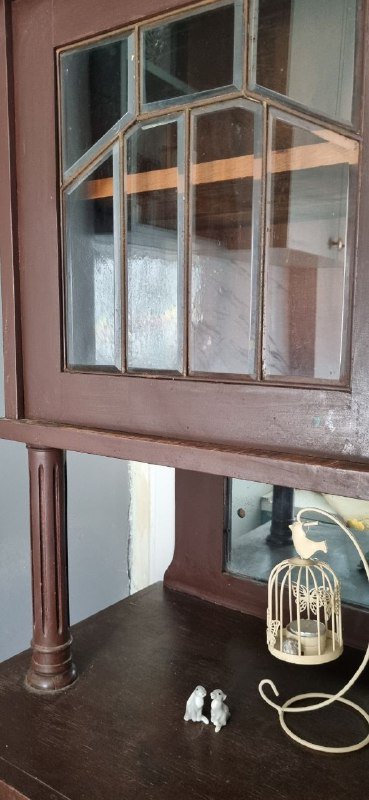 Старинный деревянный буфет с зеркалом 2