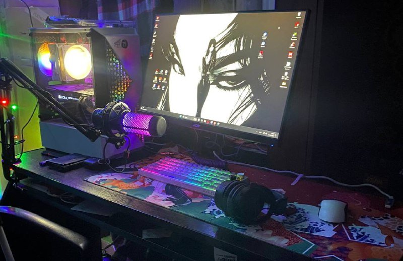 ПК с двумя мониторами и периферией