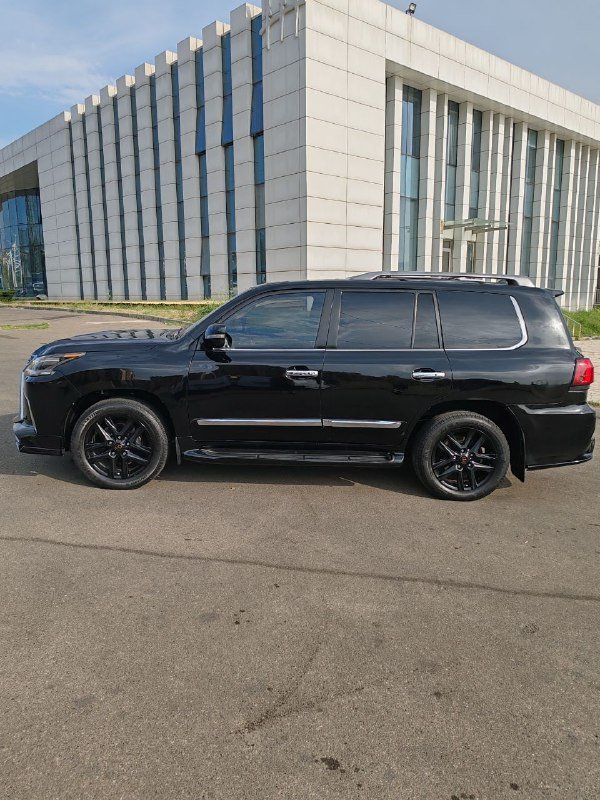 Lexus LX 570 внедорожник черный 4