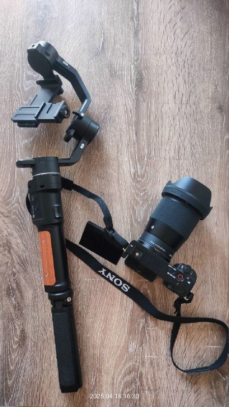 Камера Sony ZV-E10, объектив Sigma AF 16mm, стабилизатор FeiyuTech AK2000C