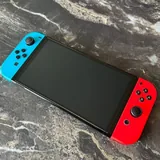 Nintendo Switch OLED, чехол, кастомные контроллеры HORI Split Pad 2