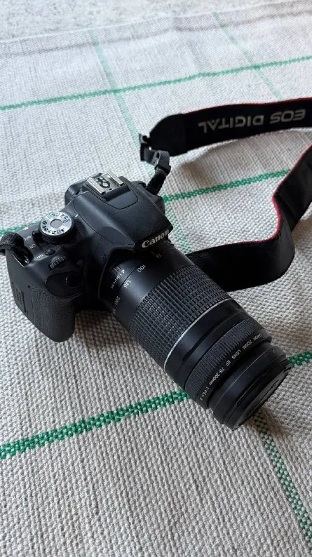 Canon EOS 450D с объективом Canon EF 75–300mm 1