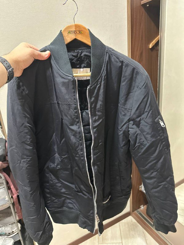 Бомбер CK, кроссовки, брюки кархарт б/у