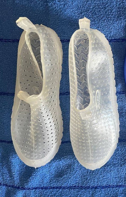 Ботинки черные 37 размер, кроссовки New Balance 39, кроссовки белые 37, джинсы черные, лосины спортивные, джинсы зеленые, коралки, наколенник 8