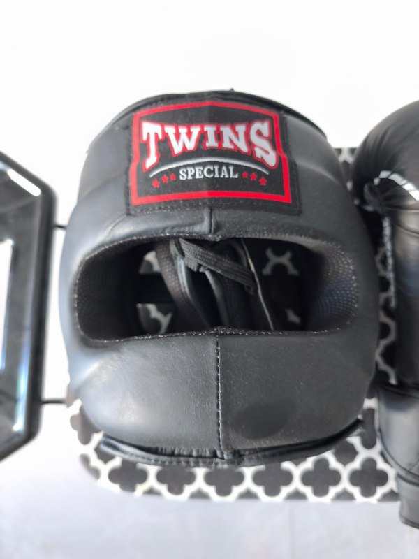 Комплект боксерской экипировки шлем, перчатки, бинты, борцовки 7