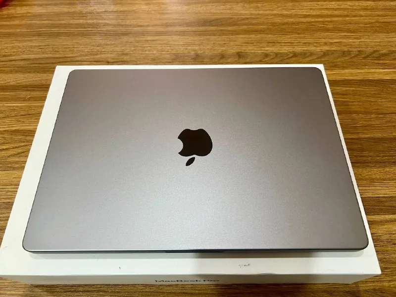 MacBook Pro 14 M1 Max 1