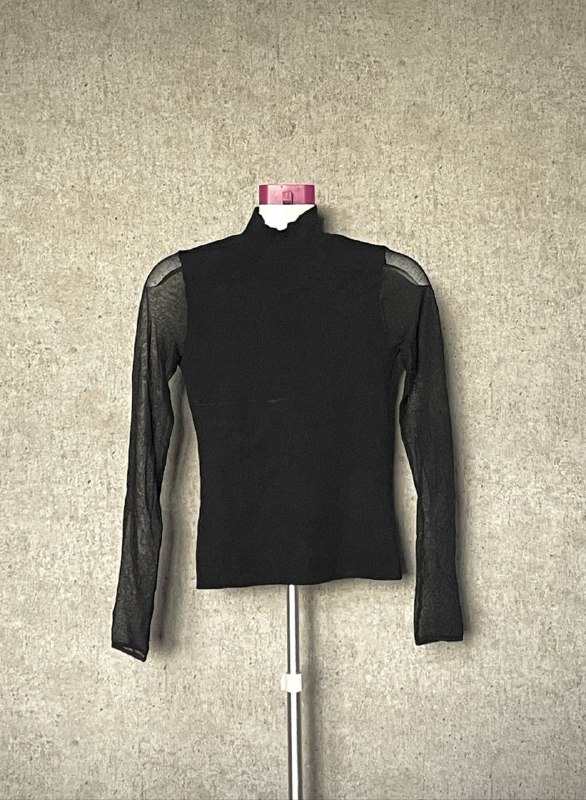 Жакет Zara, Ветровка Bershka, Кофта Oysho, Рубашка мужская, Лонгслив Pull&Bear, Штаны Tommy Hilfiger, Штаны, Кофта спортивная, Штаны Zara, Топ с вырезом на спине 3