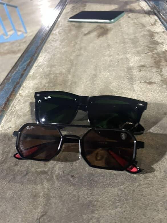 Два солнцезащитных очка Ray-Ban 7