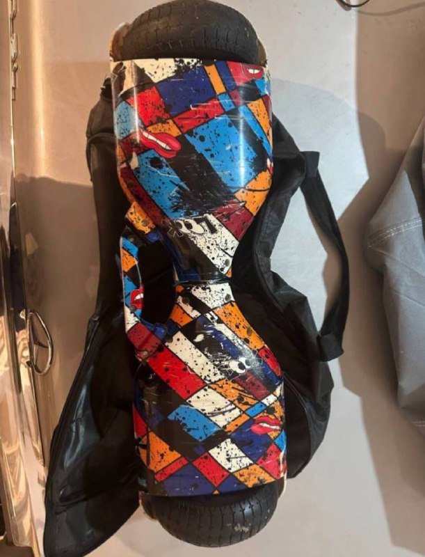 Яркий гироскутер на колесах 2