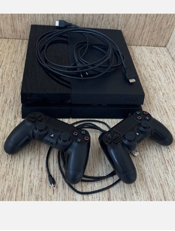 Игровая приставка PS4 с двумя контроллерами и кабелями