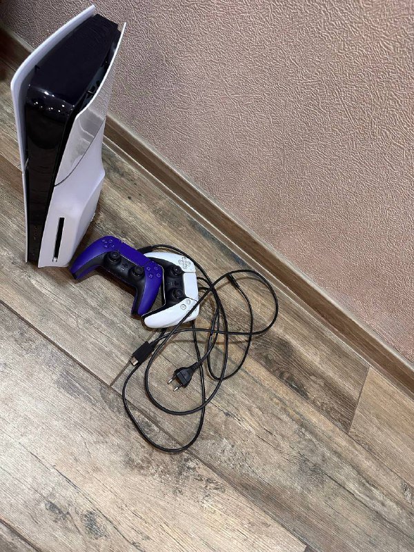 PlayStation 5 Slim, 2 контроллера, кабели 2