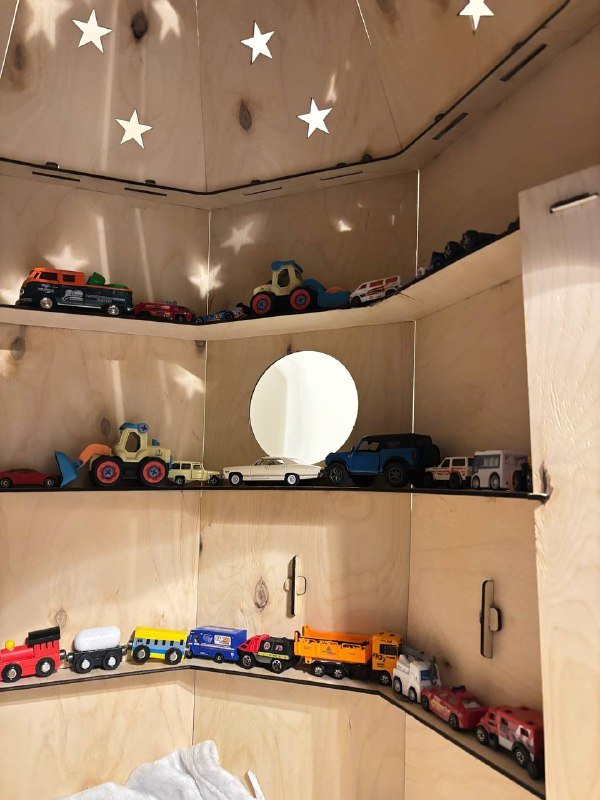 Детская ракетa из фанеры с полочками для игрушек 4