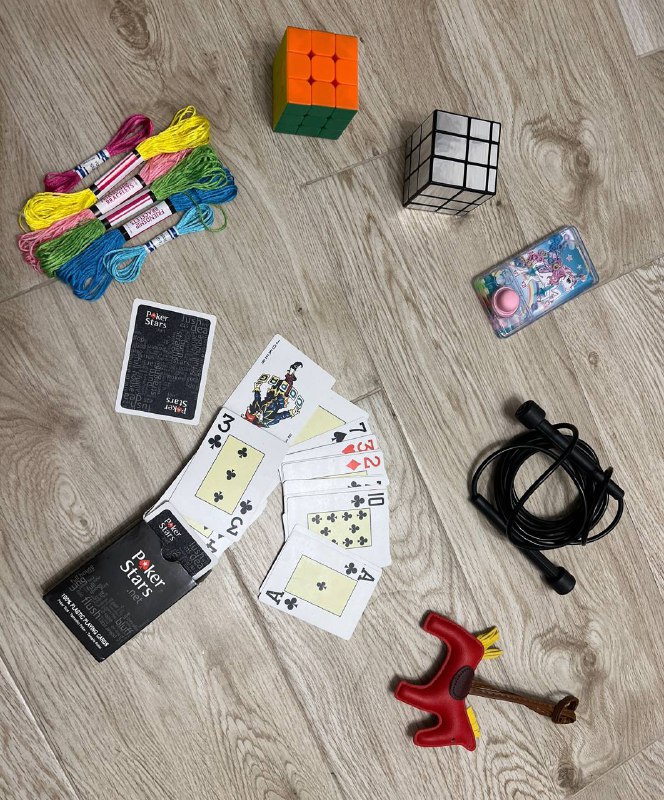 Игральные карты, Кубик Рубика, Скакалка, Мулине, Игрушка лошадки и кольца