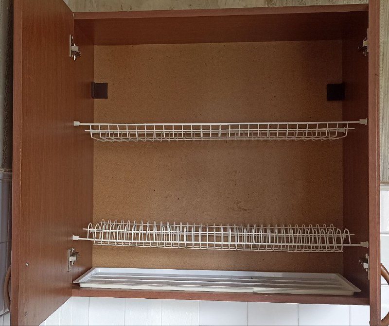 Секционные радиаторы, котел, газовая плита, кухонные шкафы, стол, мини кальян 9