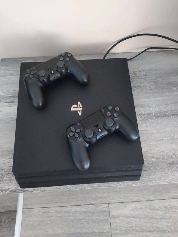 Playstation 4 pro 1tb, 2 джойстика, 2 игры 2