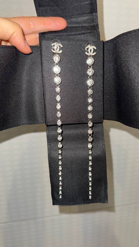 Серьги Шанель, резинка Прада 2