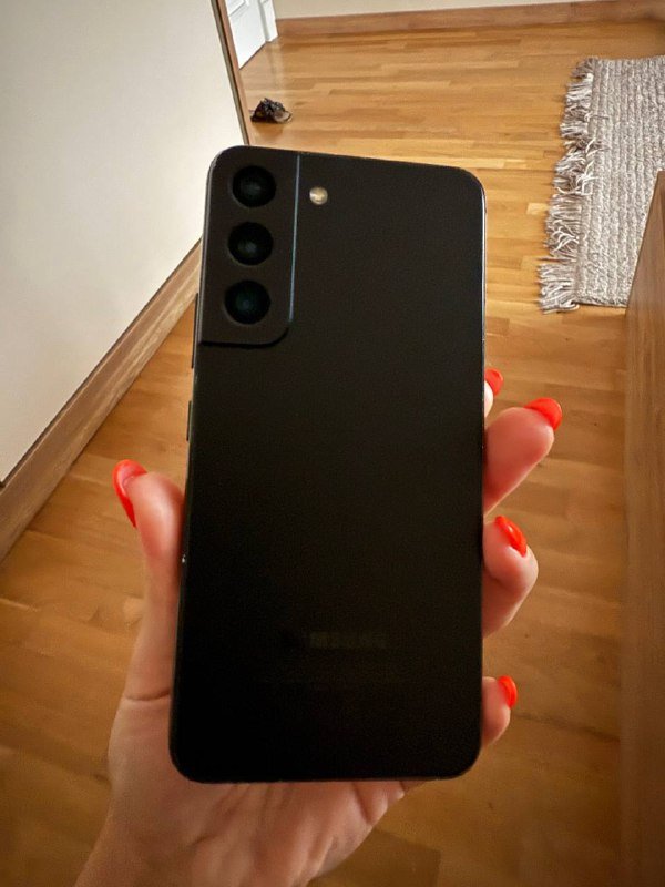 Samsung Galaxy S22 с зарядчиком 2