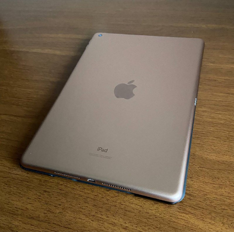 iPad 8 10.2" 32GB Gold с чехлом и зарядкой 2