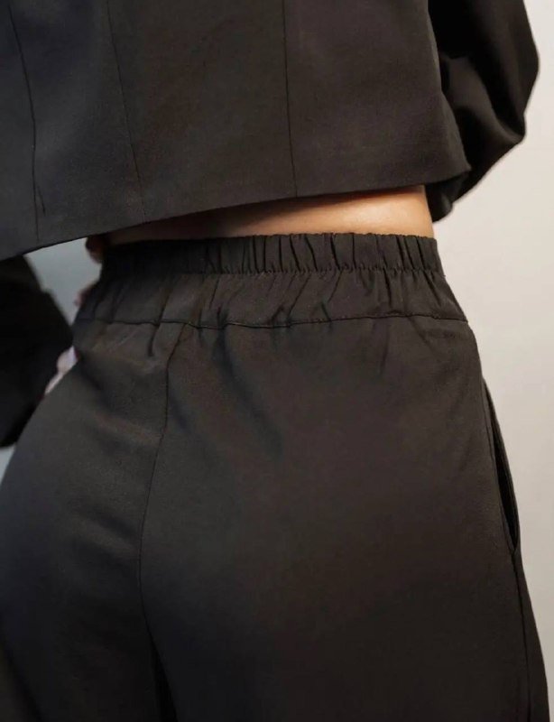 Костюм брючный палаццо с укороченным пиджаком 3