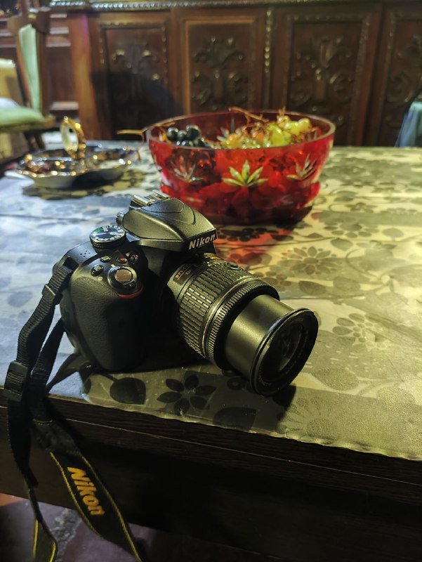 Камера Nikon D3300 с линзой 18-55мм и зарядкой