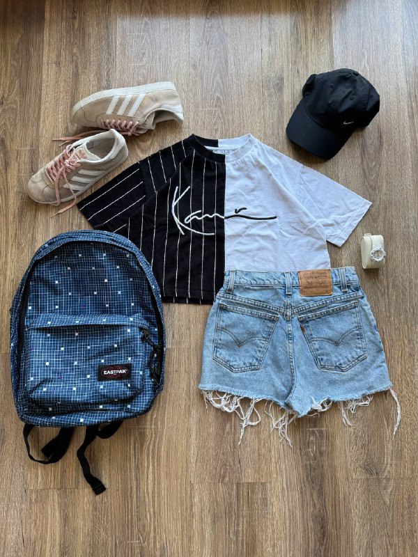 Топ Karl Kani, Джинсовые шорты Levi’s, Рюкзак Eastpak, Кроссовки Adidas Gazelle