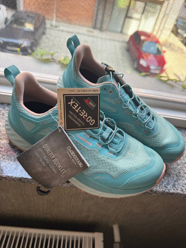 Новые кроссовки Lowa размер 39 3