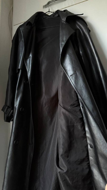 Черный плащ из искусственной кожи 4