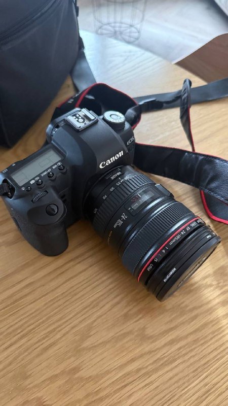 Фотоаппарат Canon EOS 5d mark ii с чехлом и зарядкой