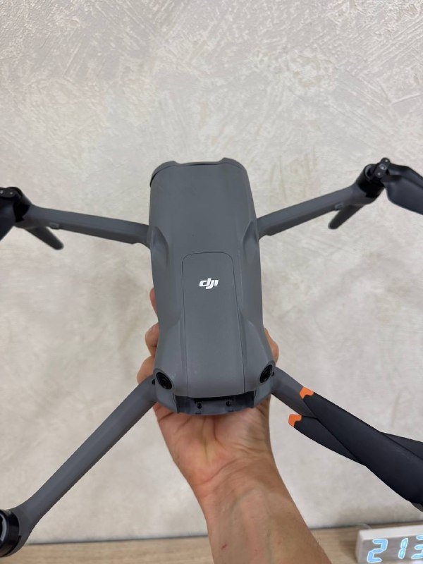 Дрон DJI Air 3, аккумуляторы, зарядная станция, защитный колпак 6