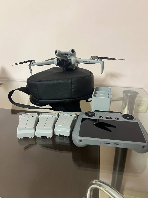 Дрон DJI Mini 4 Pro с пультом RC2 и аксессуарами
