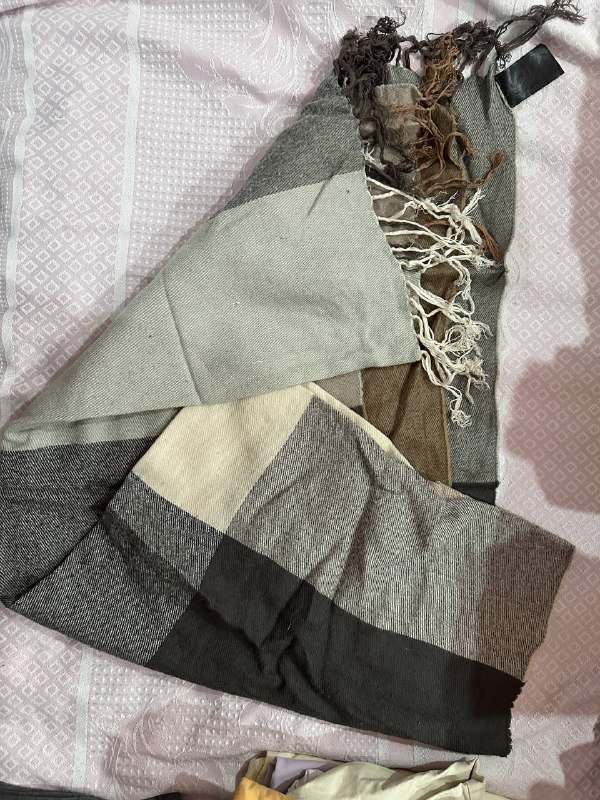 Топы М/L, юбка S, юбка-шорты М, леггинсы М, свитеры S и М, шарфы 9