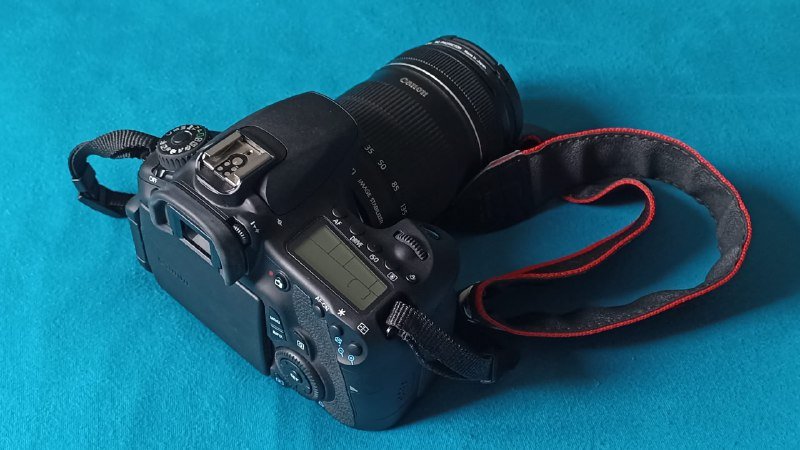 Canon EOS 60D с объективом EF-S 18-135mm, фильтрами и рюкзаком